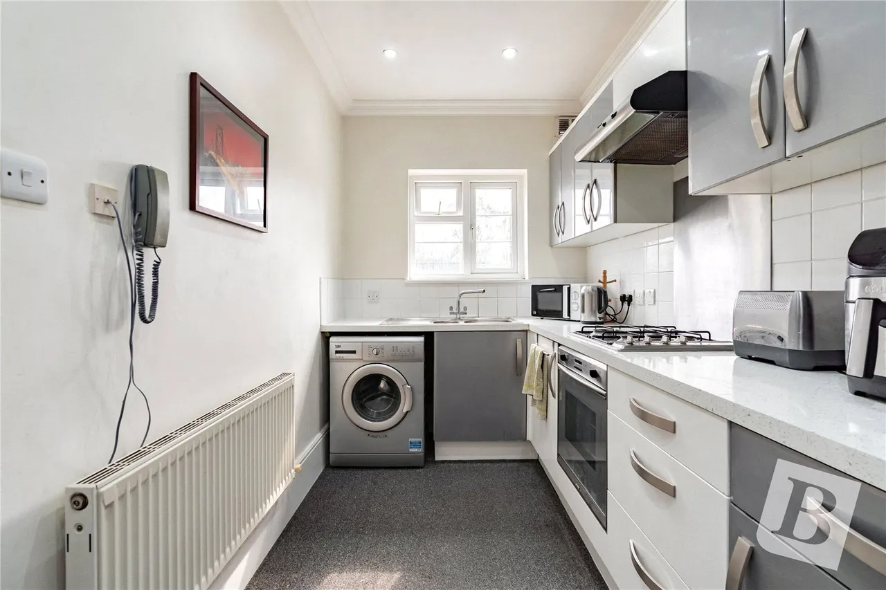 Corbets Tey Road, Upminster, RM14, photo 4