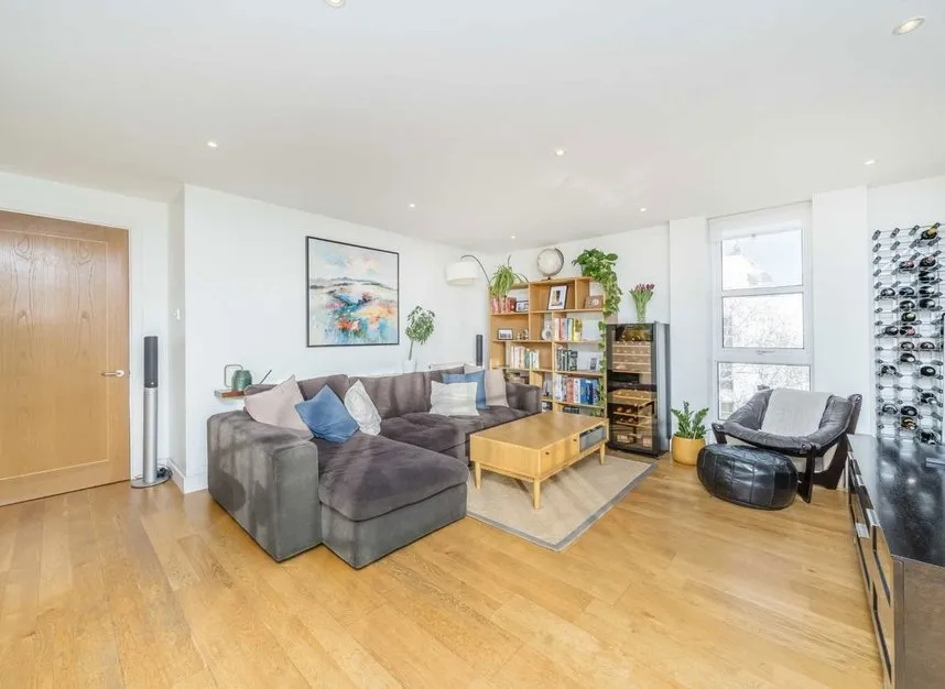 Barrier Point Road, Royal Wharf, E16, photo 5