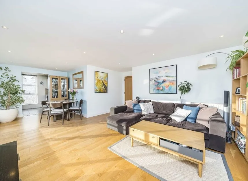 Barrier Point Road, Royal Wharf, E16, photo 2