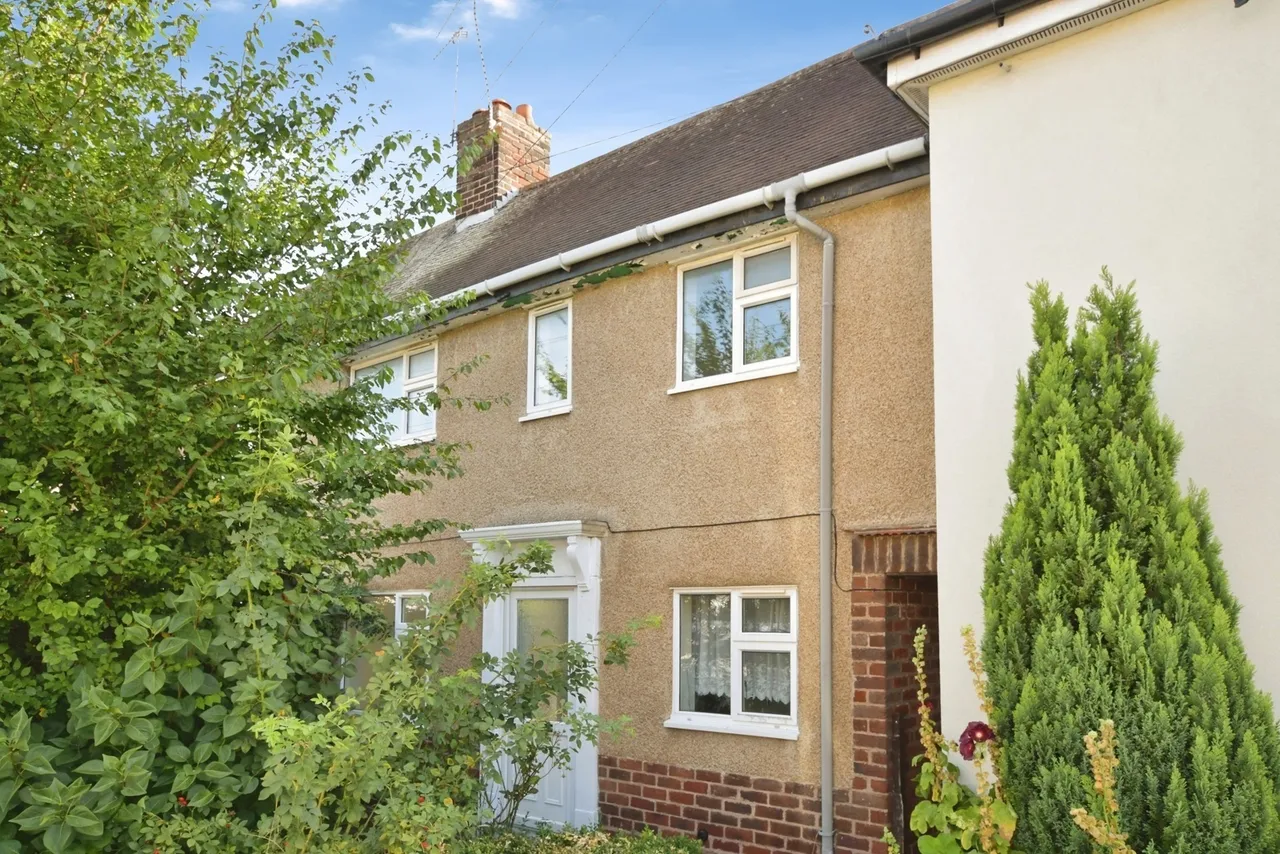 3 bed house for sale — Birdholme Crescent, Chesterfield, Derbyshire, S40