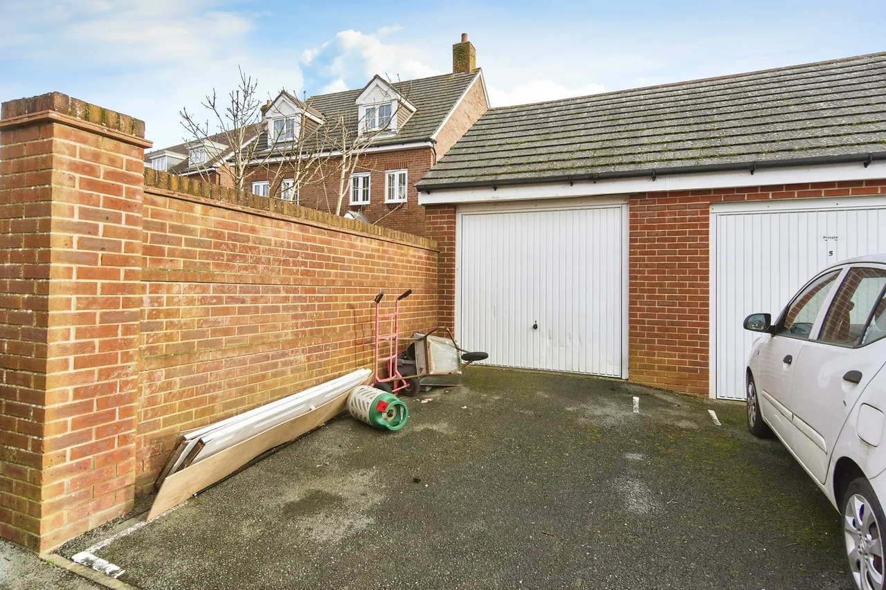 Monks Walk, East Cowes, PO32, photo 15