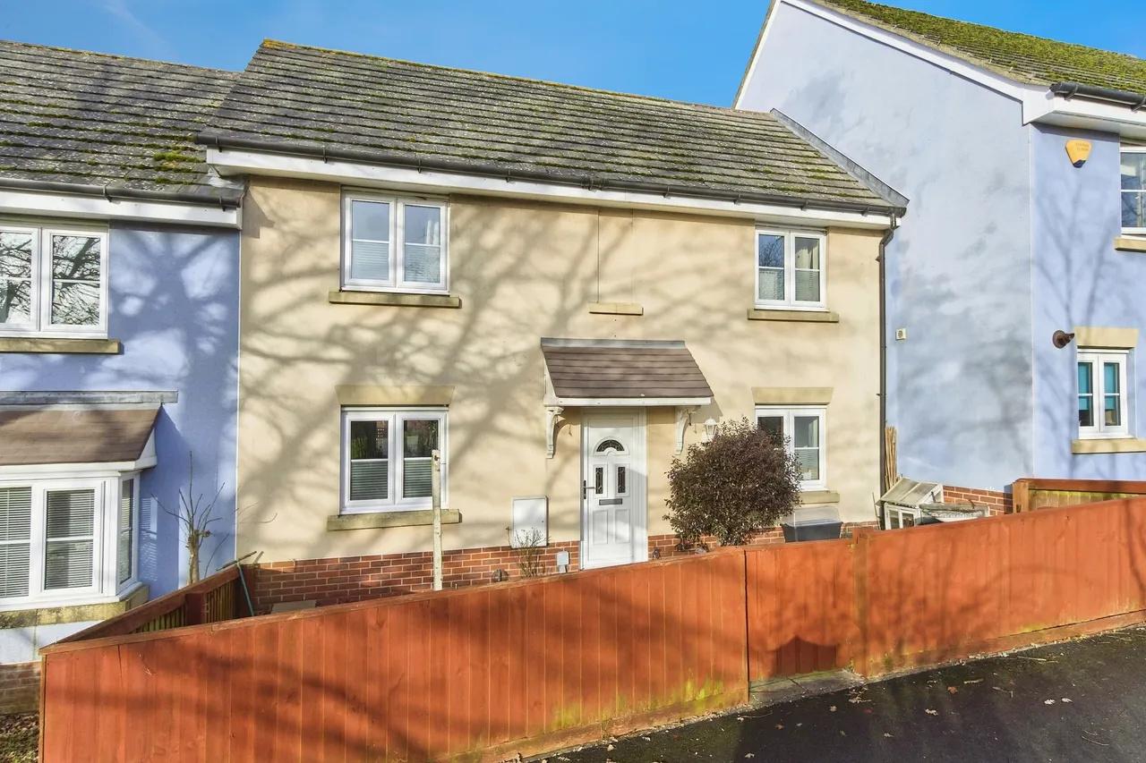 3 bed house for sale, Monks Walk, East Cowes, PO32