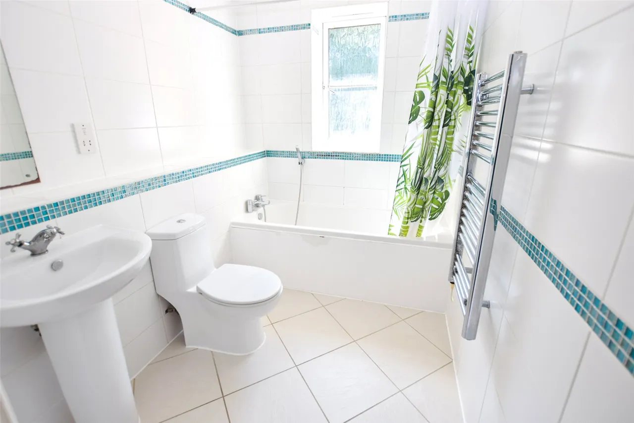 Mallard Place, Farnborough, GU14, photo 6