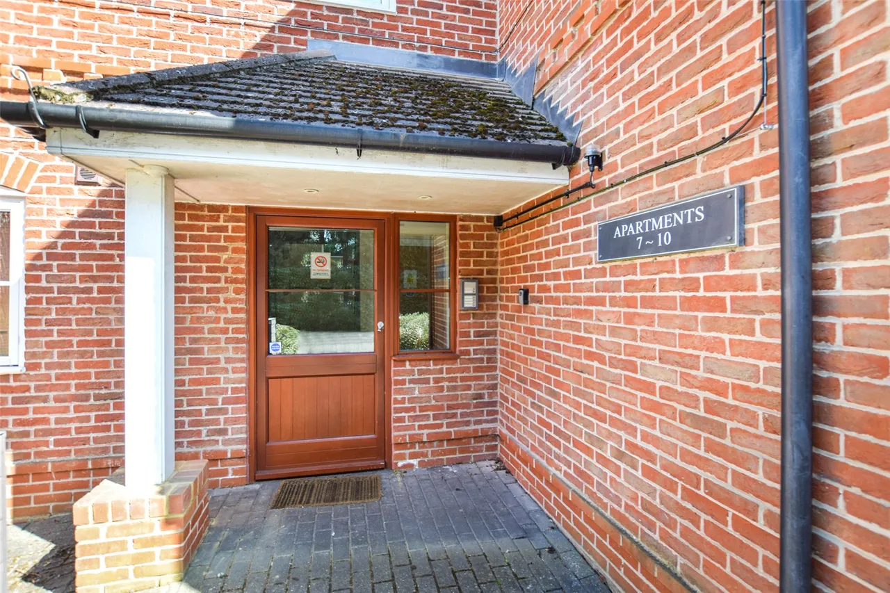 Mallard Place, Farnborough, GU14, photo 9