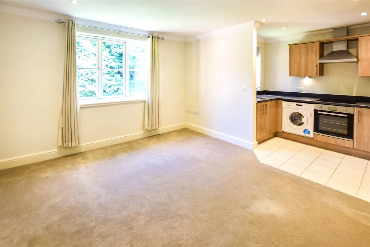 Mallard Place, Farnborough, GU14, photo 3