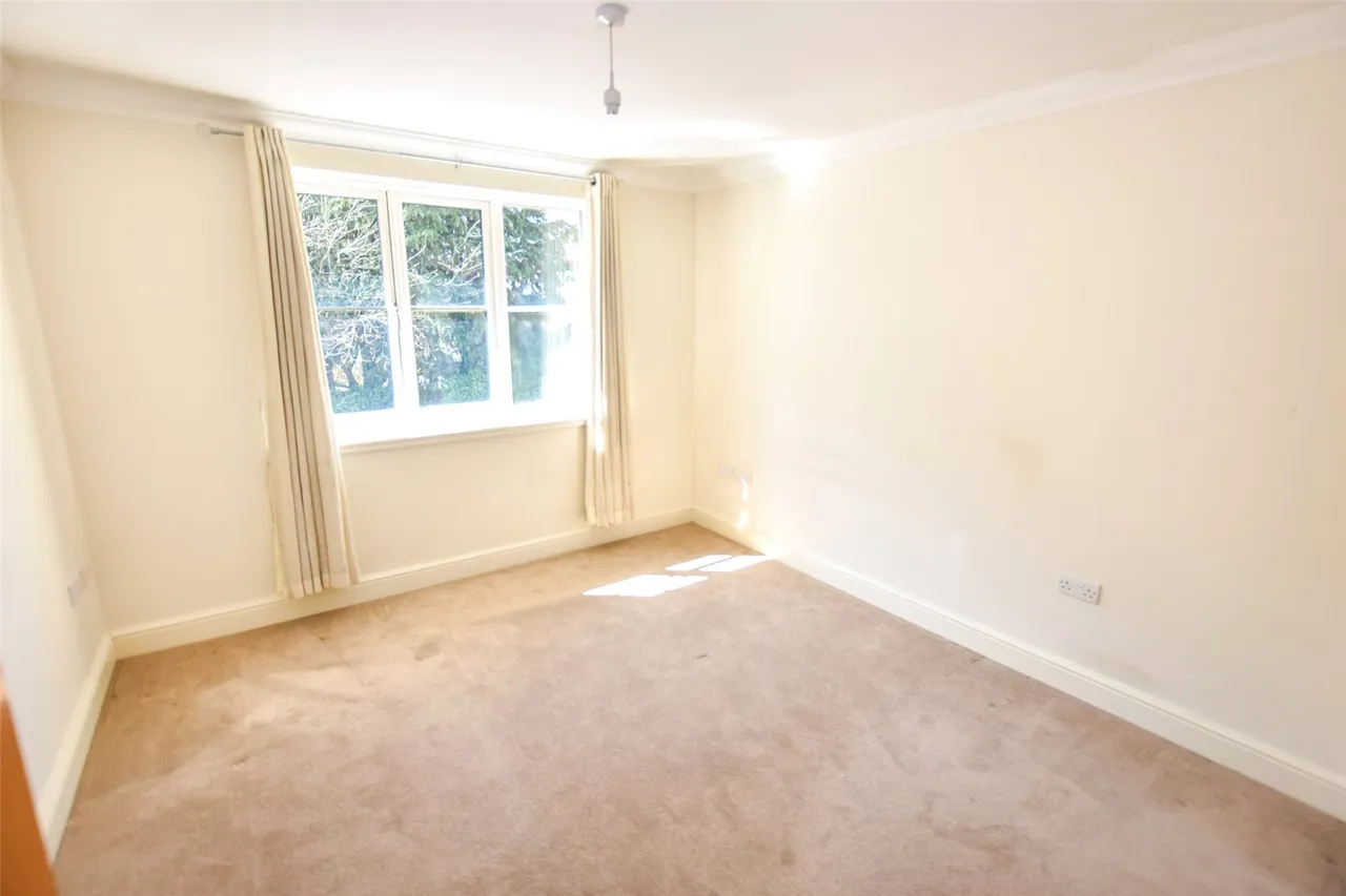 Mallard Place, Farnborough, GU14, photo 5