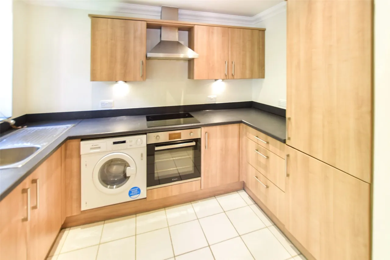 Mallard Place, Farnborough, GU14, photo 4