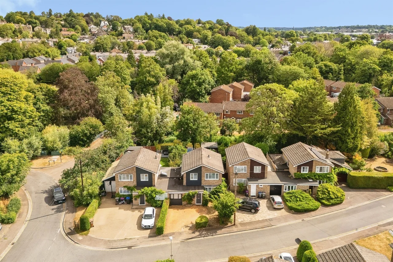 Grange Close, Hertford, photo 2