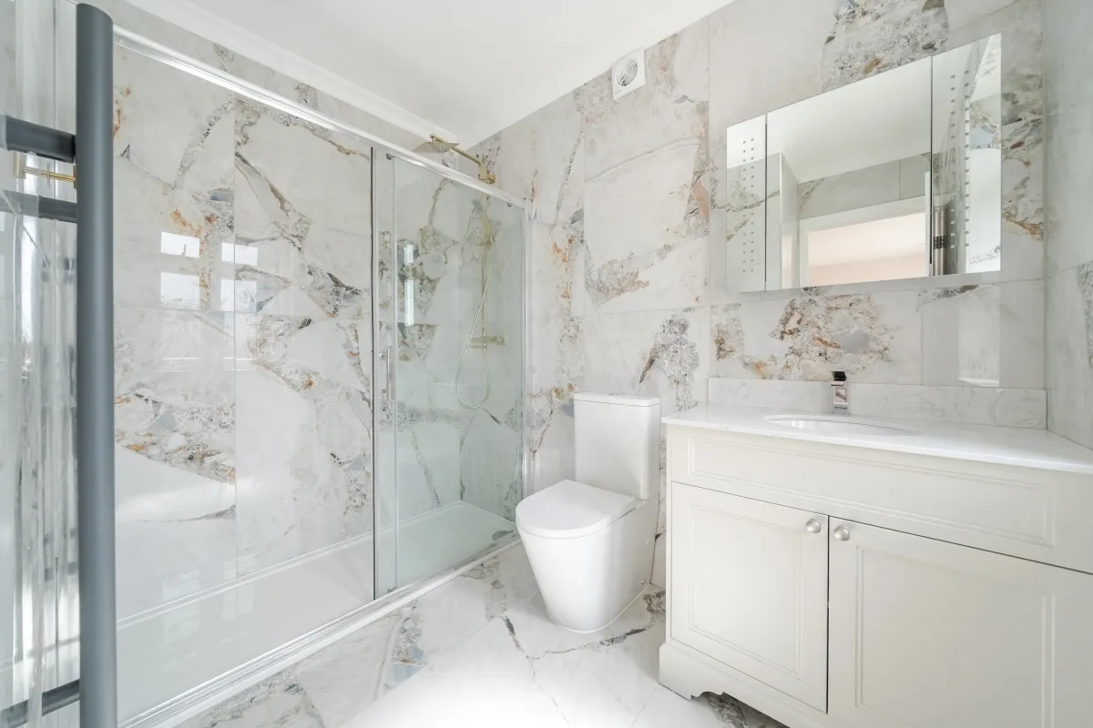Elm Gardens, Esher KT10, photo 11
