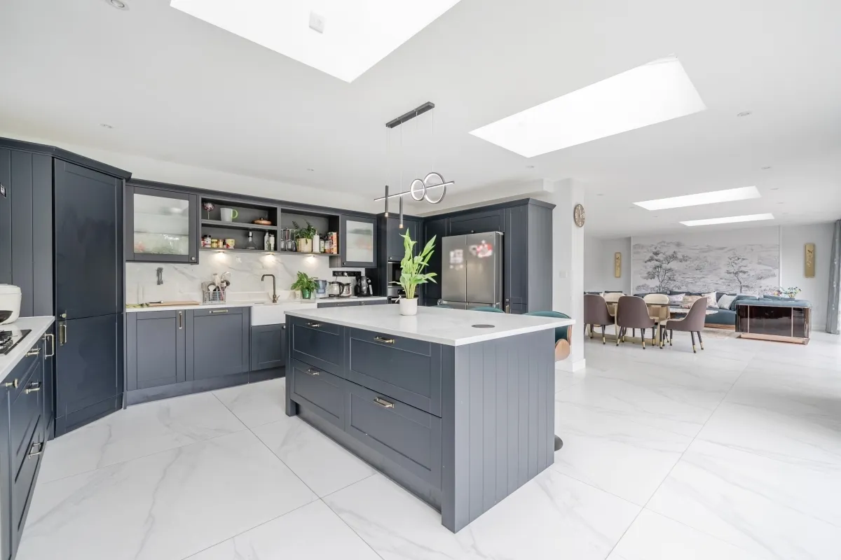 Elm Gardens, Esher KT10, photo 2