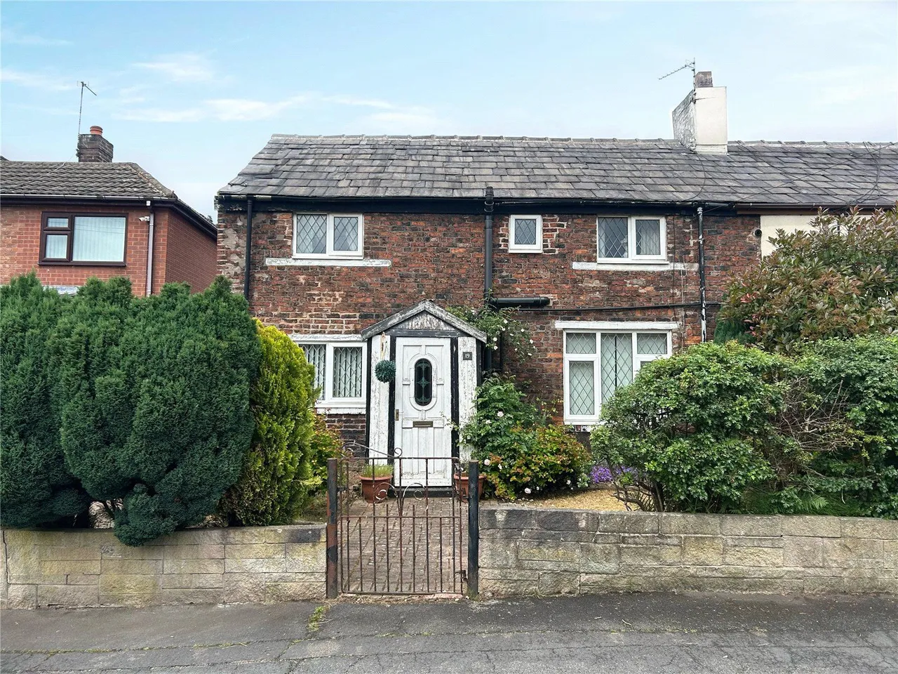 2 bed house for sale, Hawthorn Road, Manchester, M40