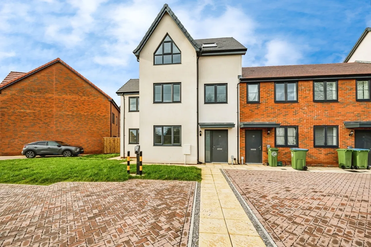 5 bed house for sale — Eighth Avenue, Aylesbury, HP19