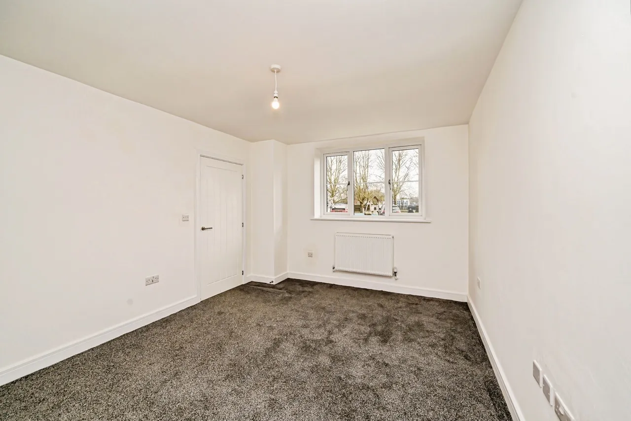 Eighth Avenue, Aylesbury, HP19, photo 11