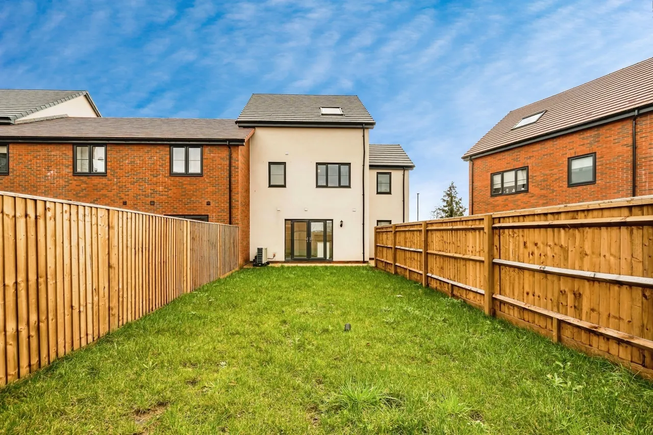 Eighth Avenue, Aylesbury, HP19, photo 2