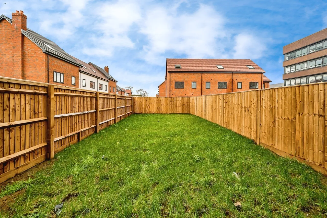 Eighth Avenue, Aylesbury, HP19, photo 10