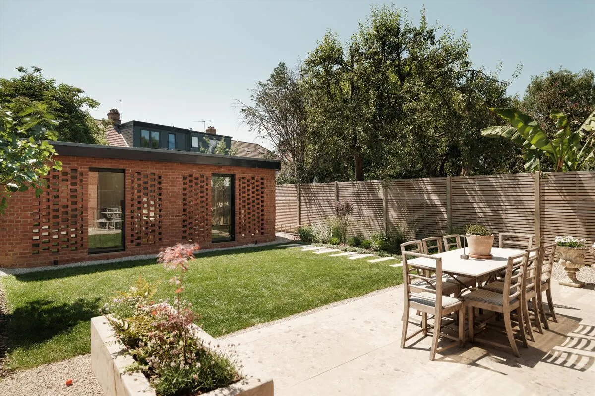 Leighton Gardens, London, NW10, photo 3