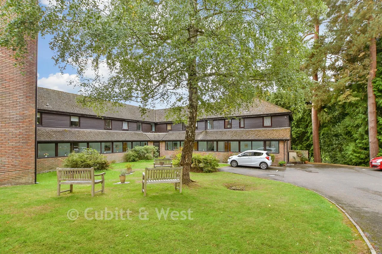 Fairfield Road, East Grinstead, RH19, photo 8
