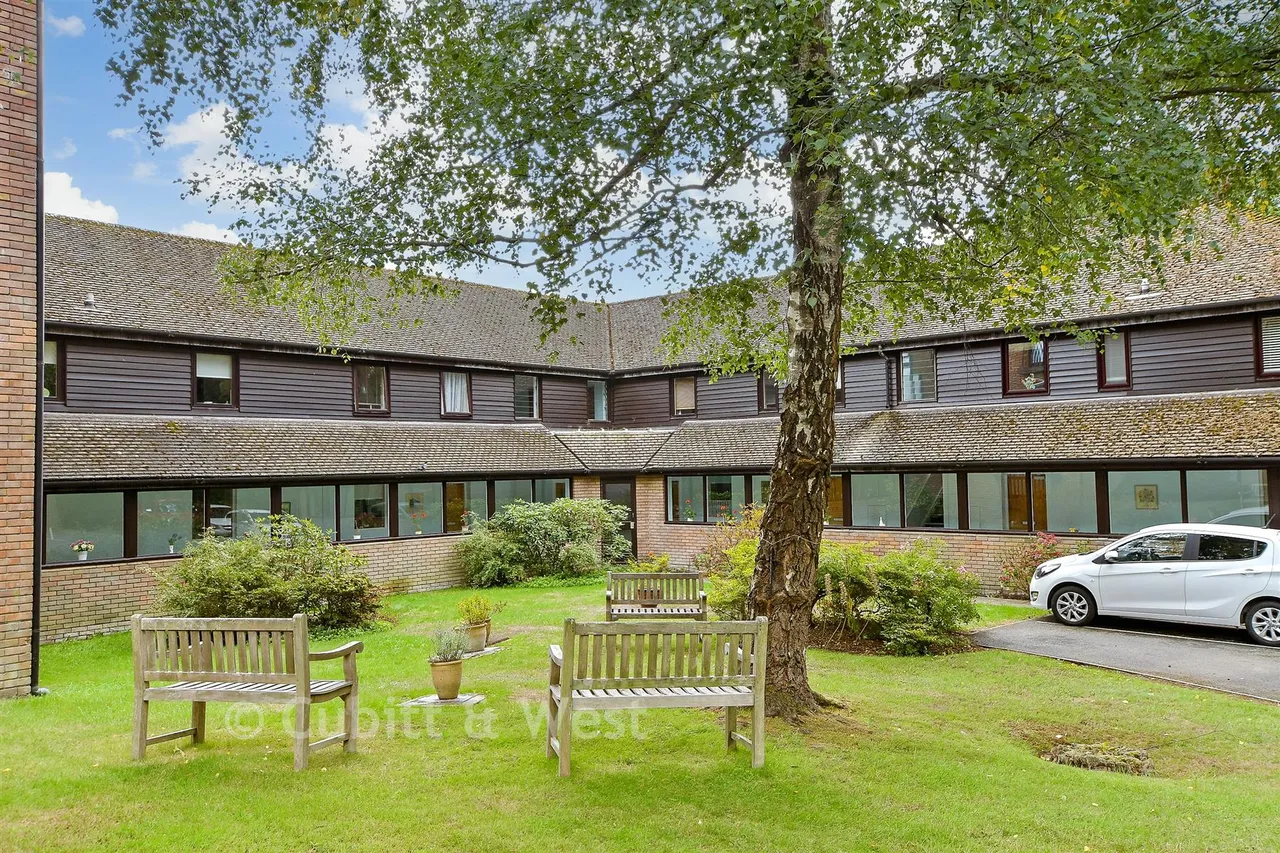 Fairfield Road, East Grinstead, RH19, photo 7