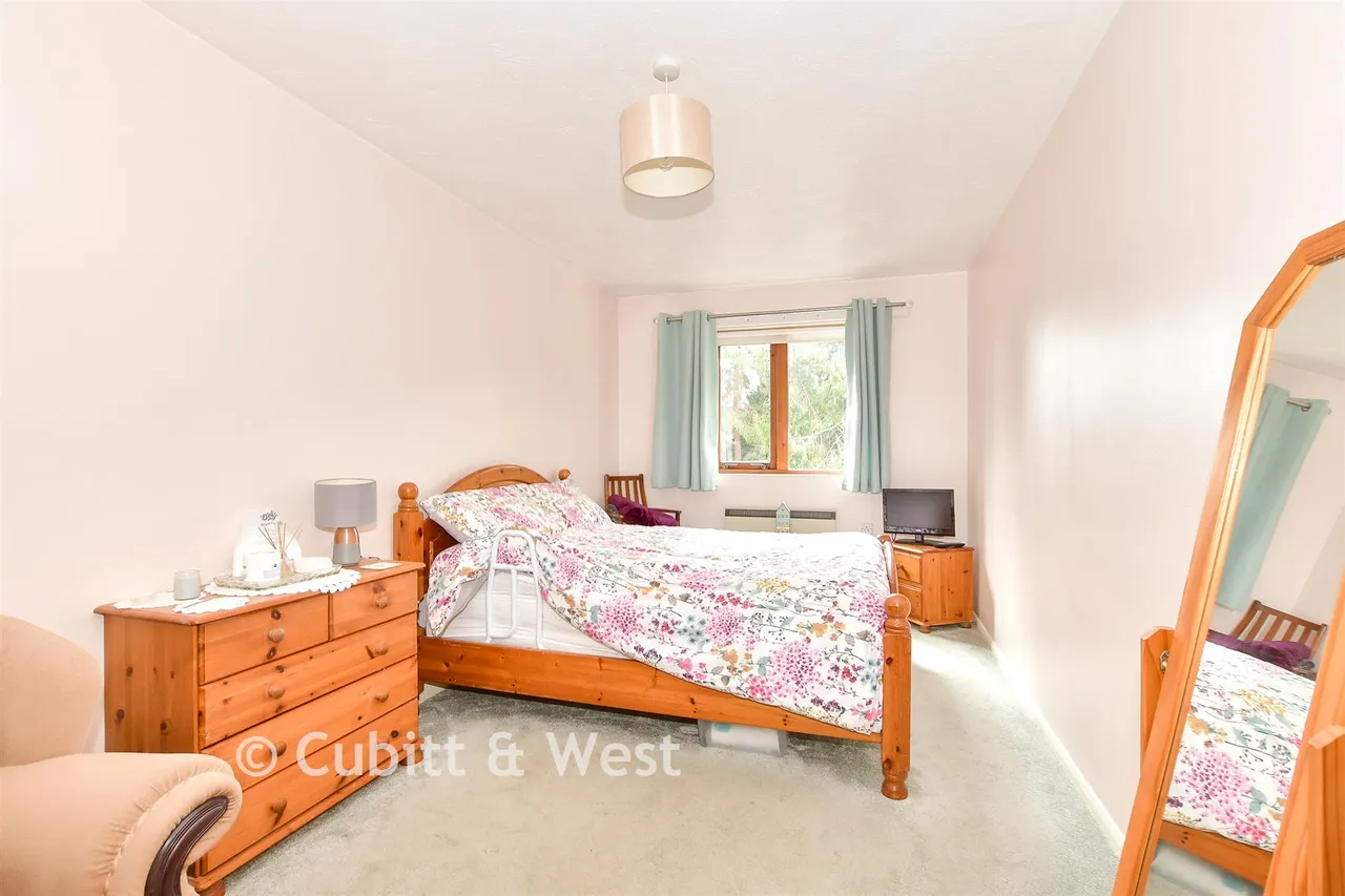 Fairfield Road, East Grinstead, RH19, photo 5