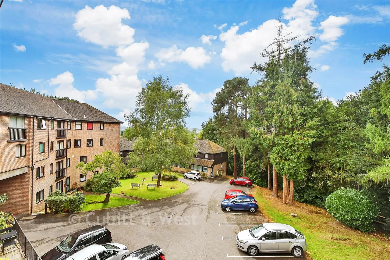 Fairfield Road, East Grinstead, RH19, photo 9