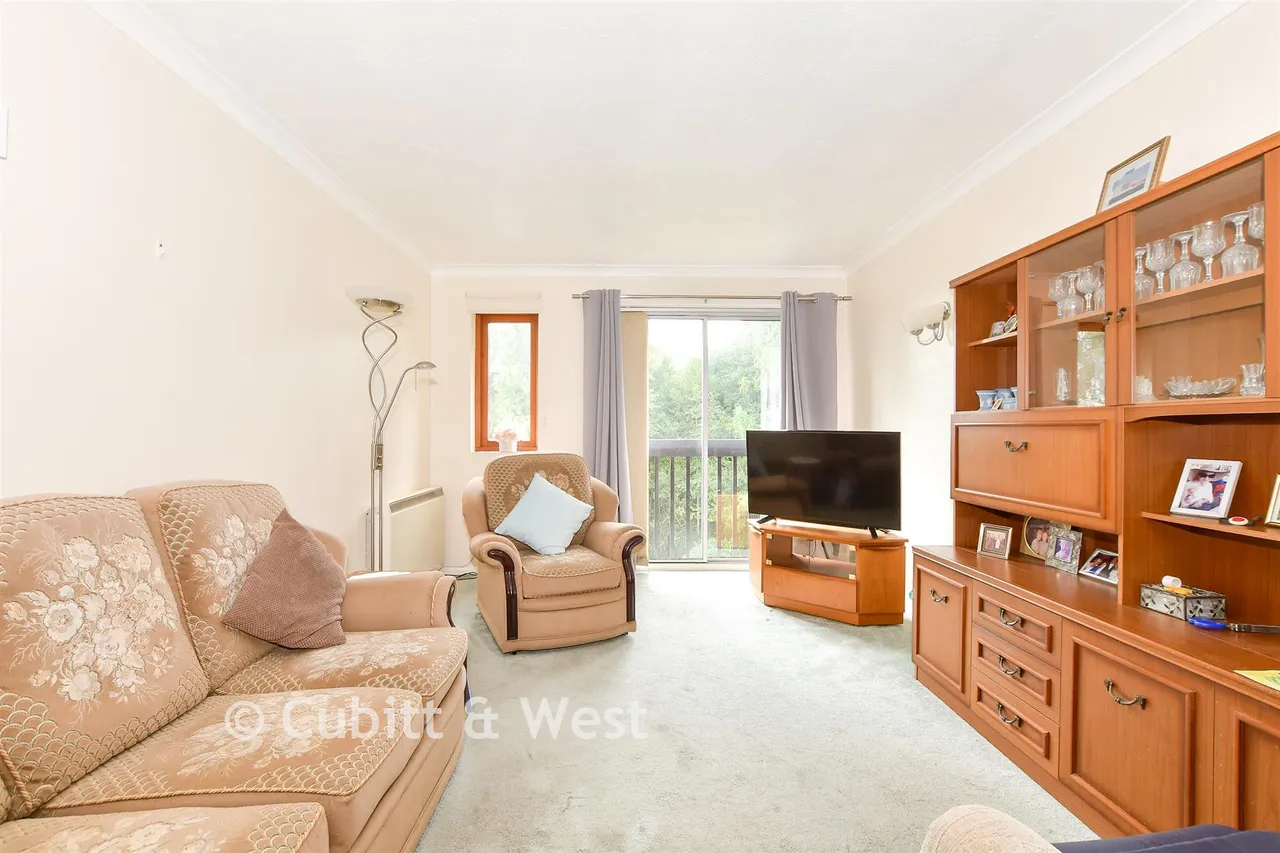 Fairfield Road, East Grinstead, RH19, photo 3