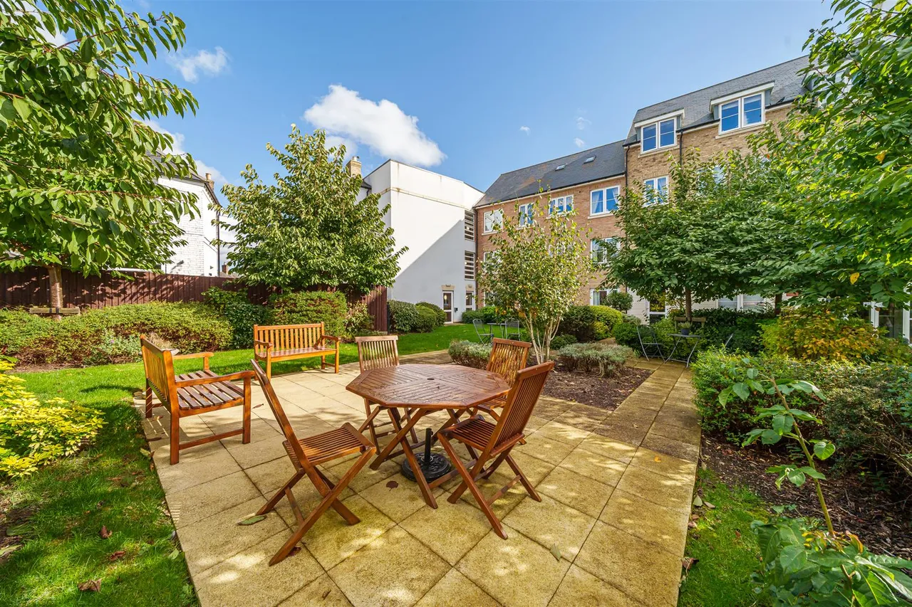 Edison Bell Way, Huntingdon, PE29, photo 16
