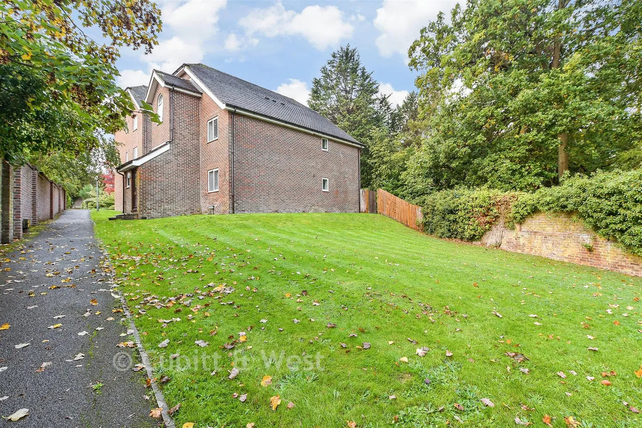 Heath Road, Haywards Heath, RH16, photo 9