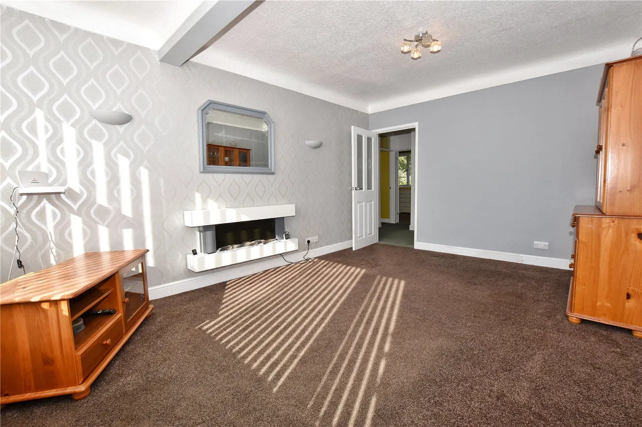 Hillside Close, Hadfield, SK13, photo 6