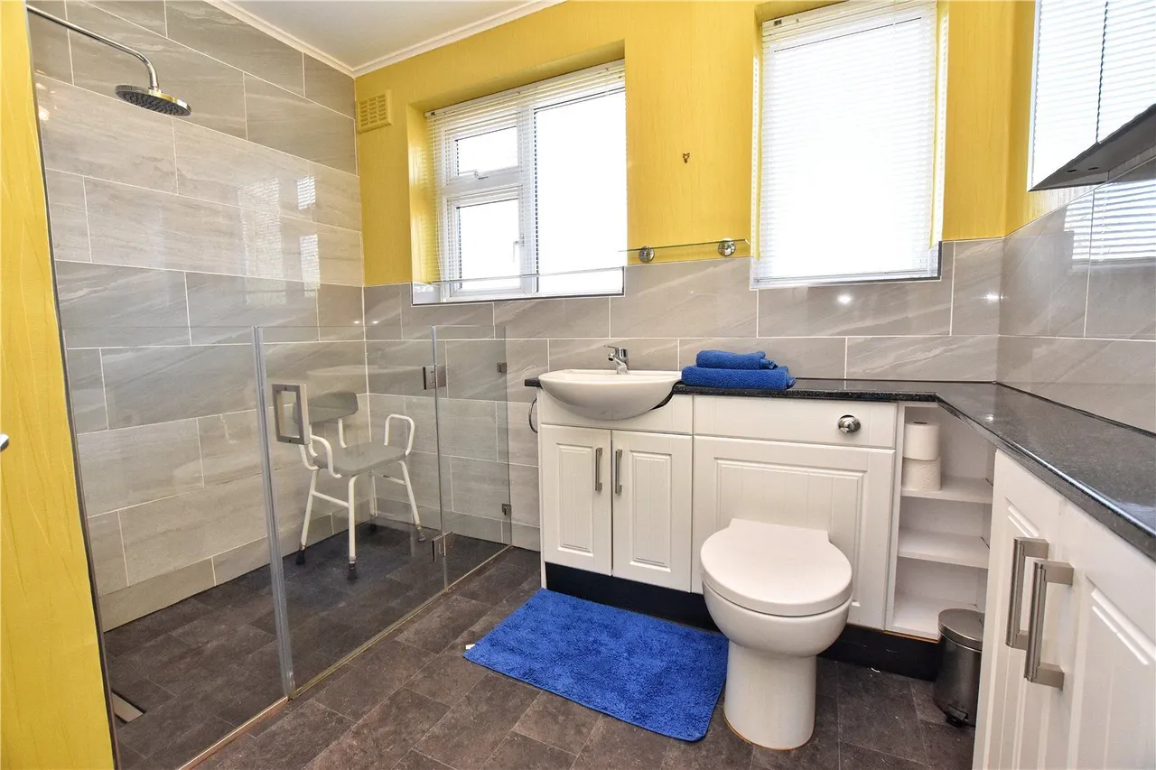 Hillside Close, Hadfield, SK13, photo 13