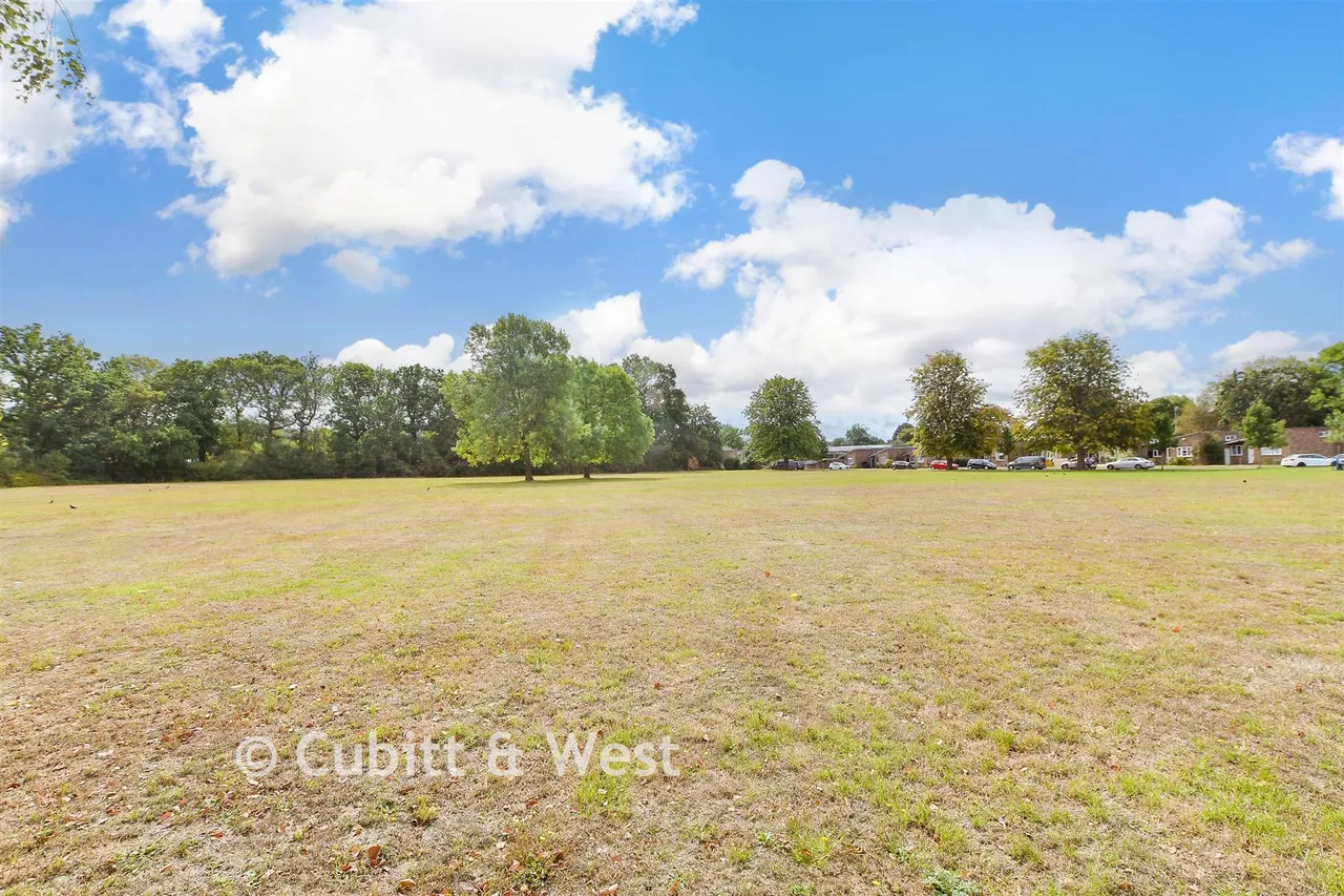 Hailey Place, Cranleigh, GU6, photo 9