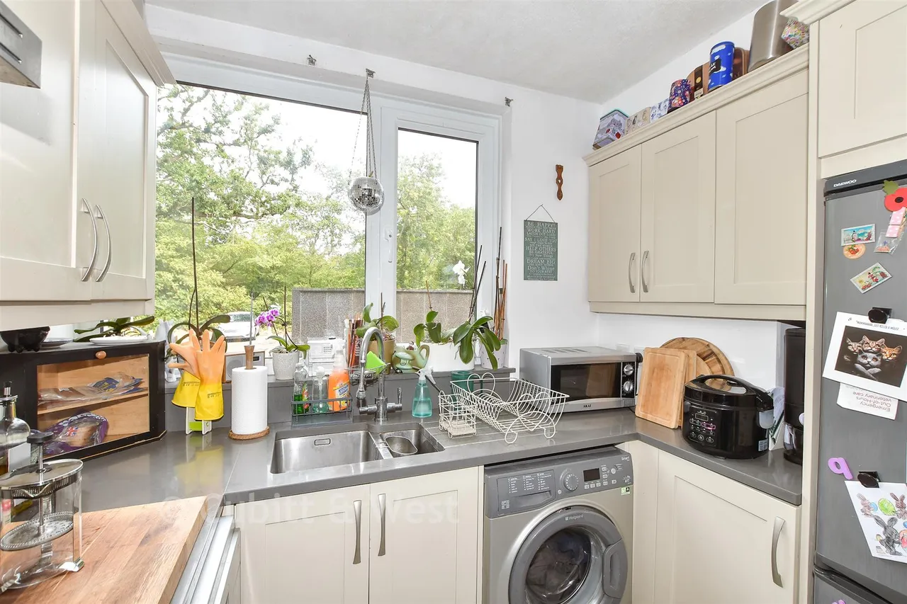 Hailey Place, Cranleigh, GU6, photo 2