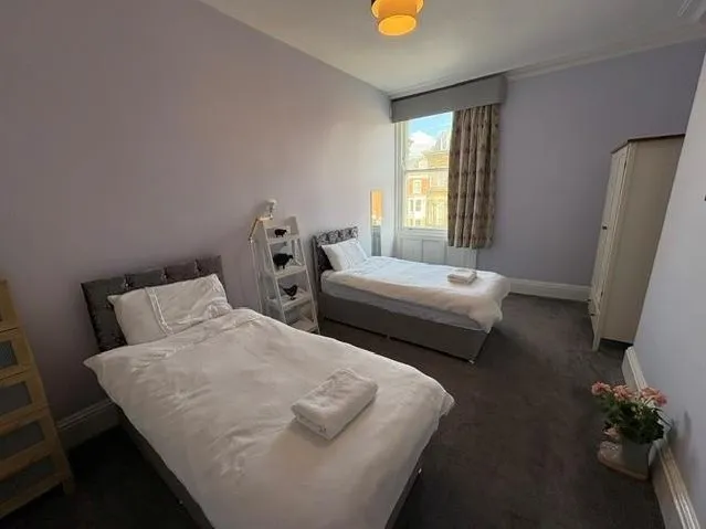 Albion Crescent, Scarborough YO11 2LL, photo 5