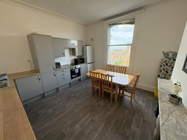 Albion Crescent, Scarborough YO11 2LL, photo 3