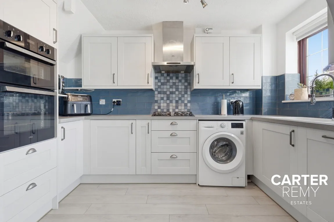 Ark Avenue, Grays, RM16 6QR, photo 2