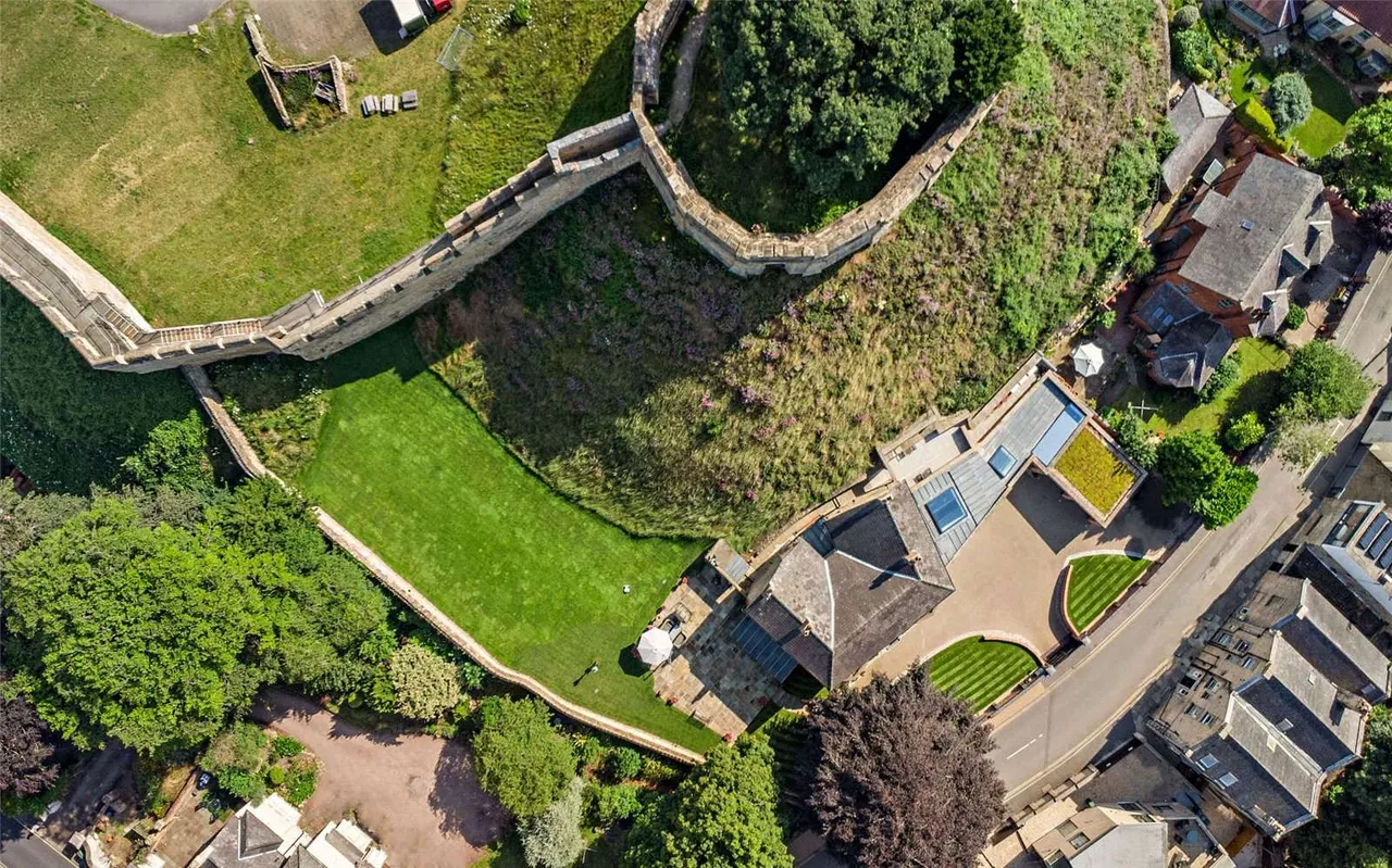 Castle Moat House, 18 Drury Lane, Lincoln, LN1 3BN, photo 5