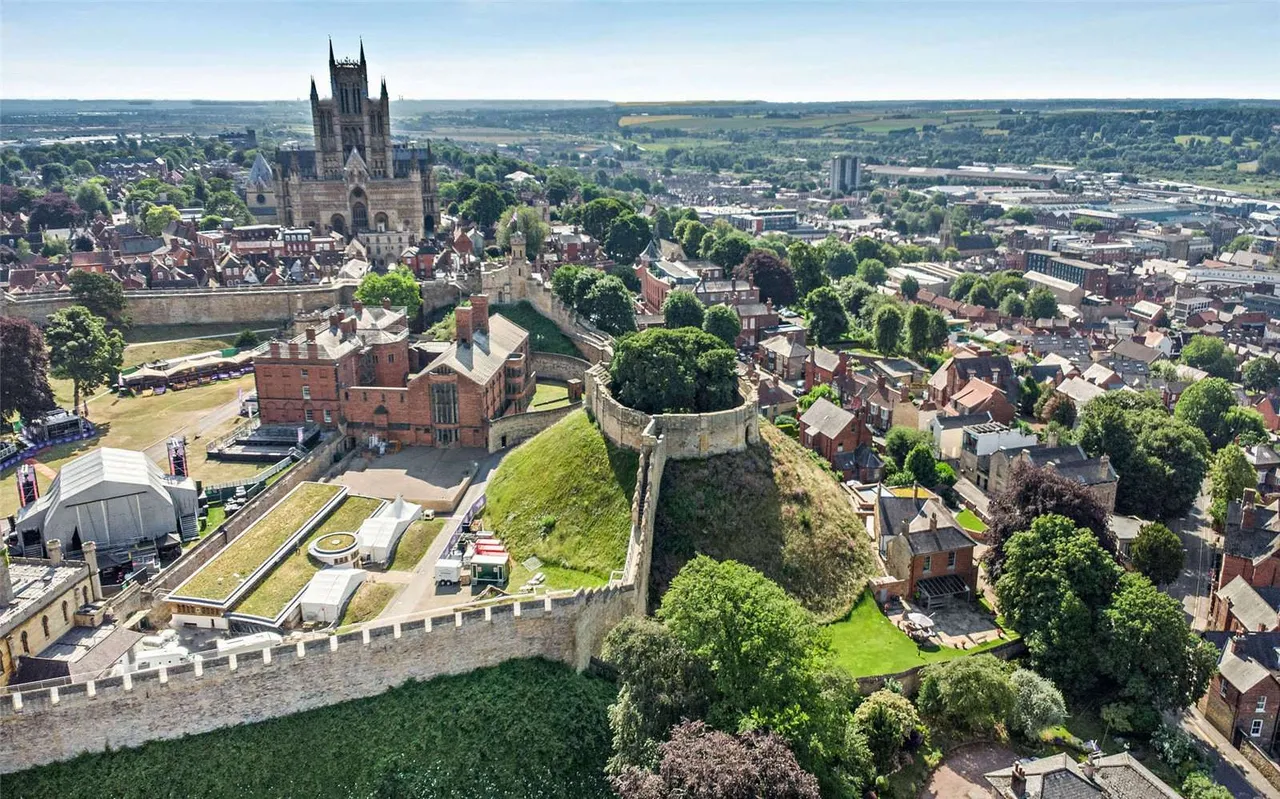 Castle Moat House, 18 Drury Lane, Lincoln, LN1 3BN, photo 6