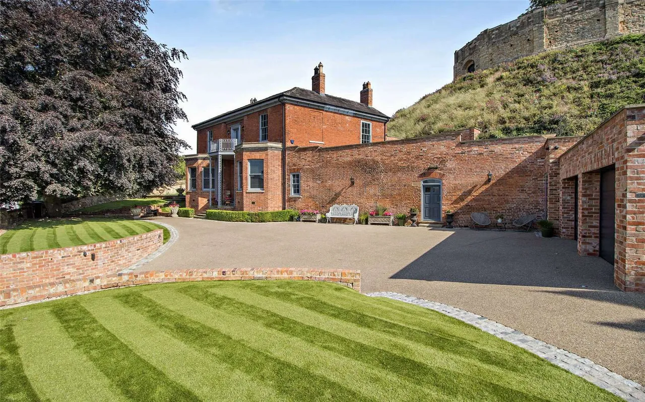 Castle Moat House, 18 Drury Lane, Lincoln, LN1 3BN, photo 2