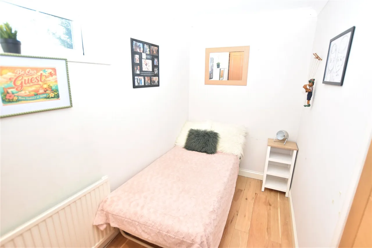 Comfrey Close, Farnborough, Hampshire, GU14 9XX, photo 14