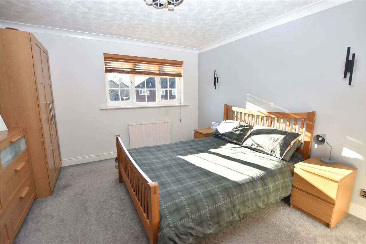 Comfrey Close, Farnborough, Hampshire, GU14 9XX, photo 12