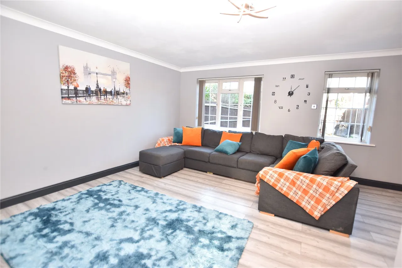Comfrey Close, Farnborough, Hampshire, GU14 9XX, photo 4