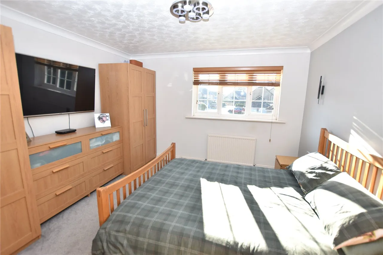 Comfrey Close, Farnborough, Hampshire, GU14 9XX, photo 5