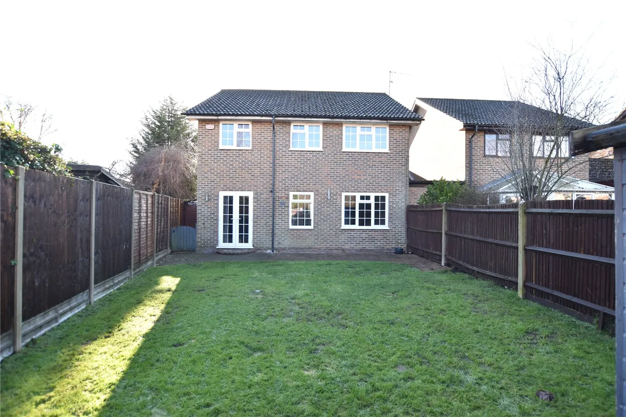 Comfrey Close, Farnborough, Hampshire, GU14 9XX, photo 9