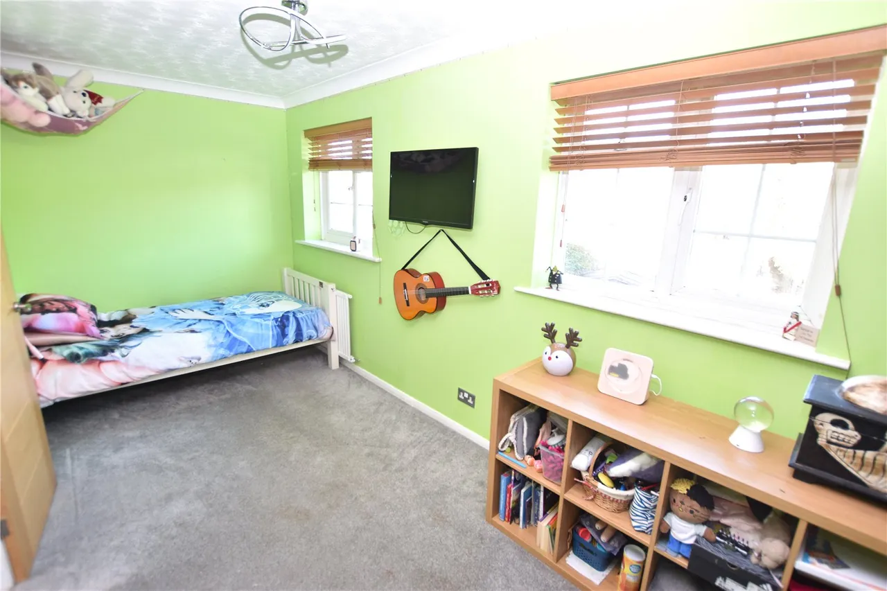 Comfrey Close, Farnborough, Hampshire, GU14 9XX, photo 10