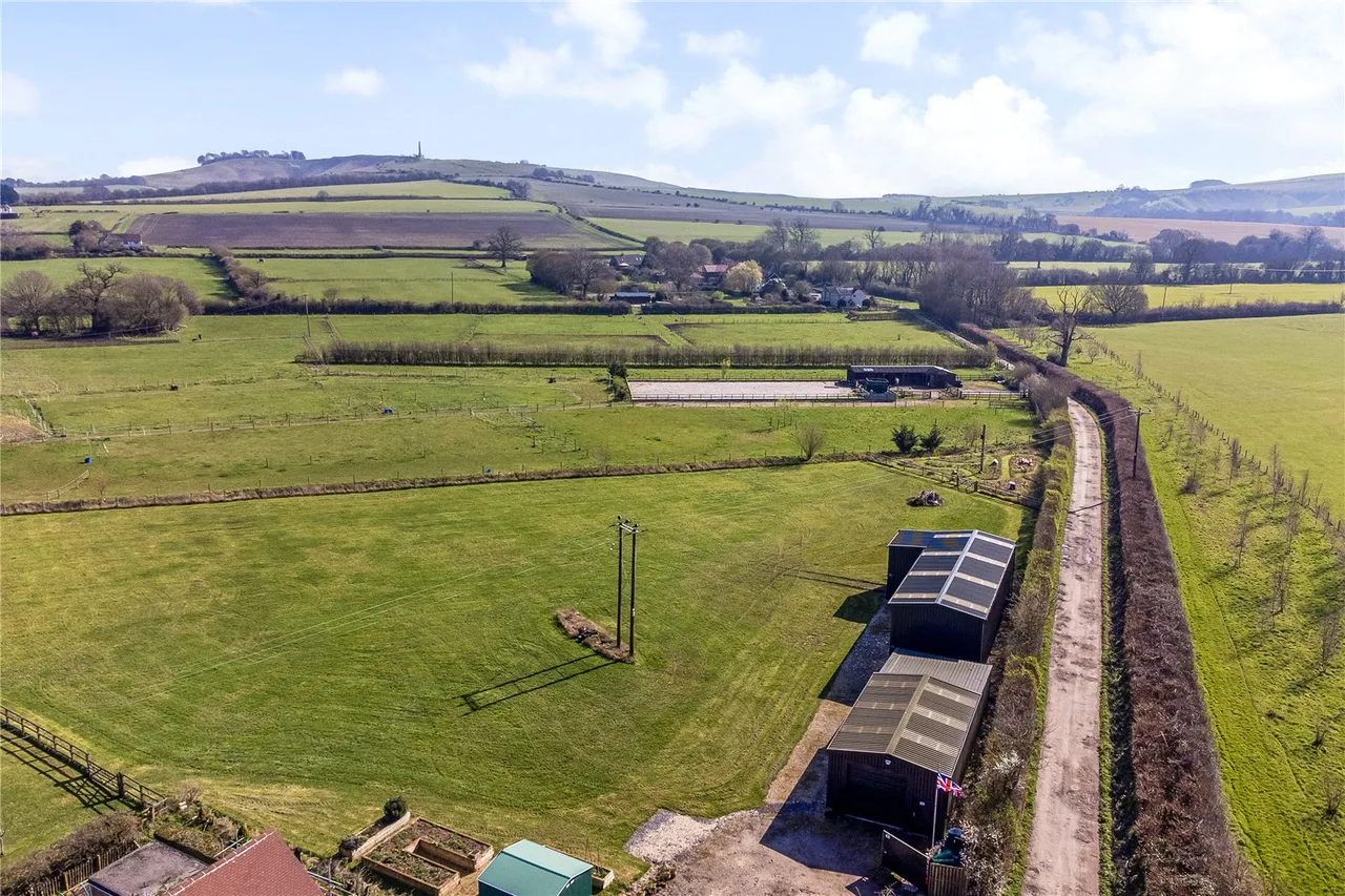 The Hayle, Calstone, Calne, Wiltshire, SN11 8QH, photo 2
