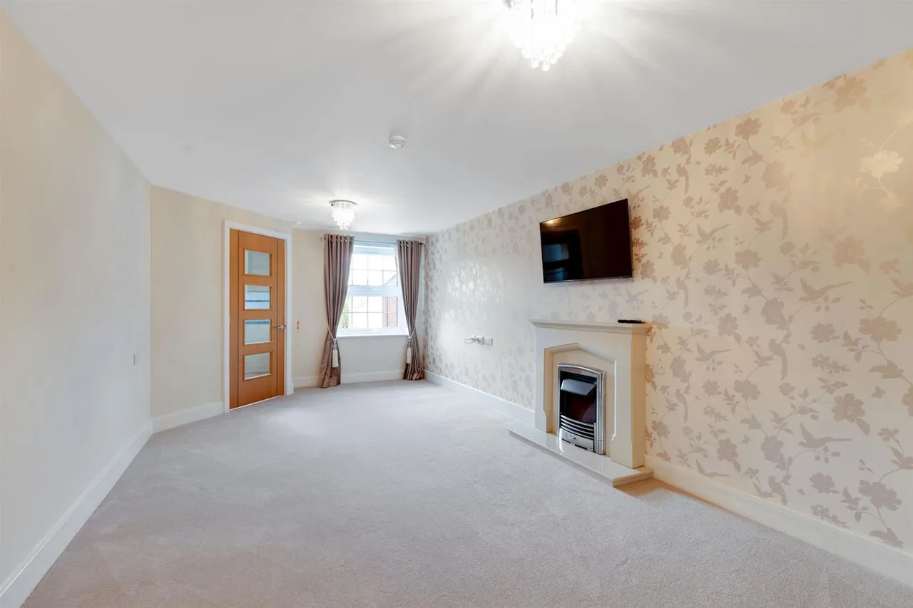 2 bed flat for sale, High Street, Ongar, CM5