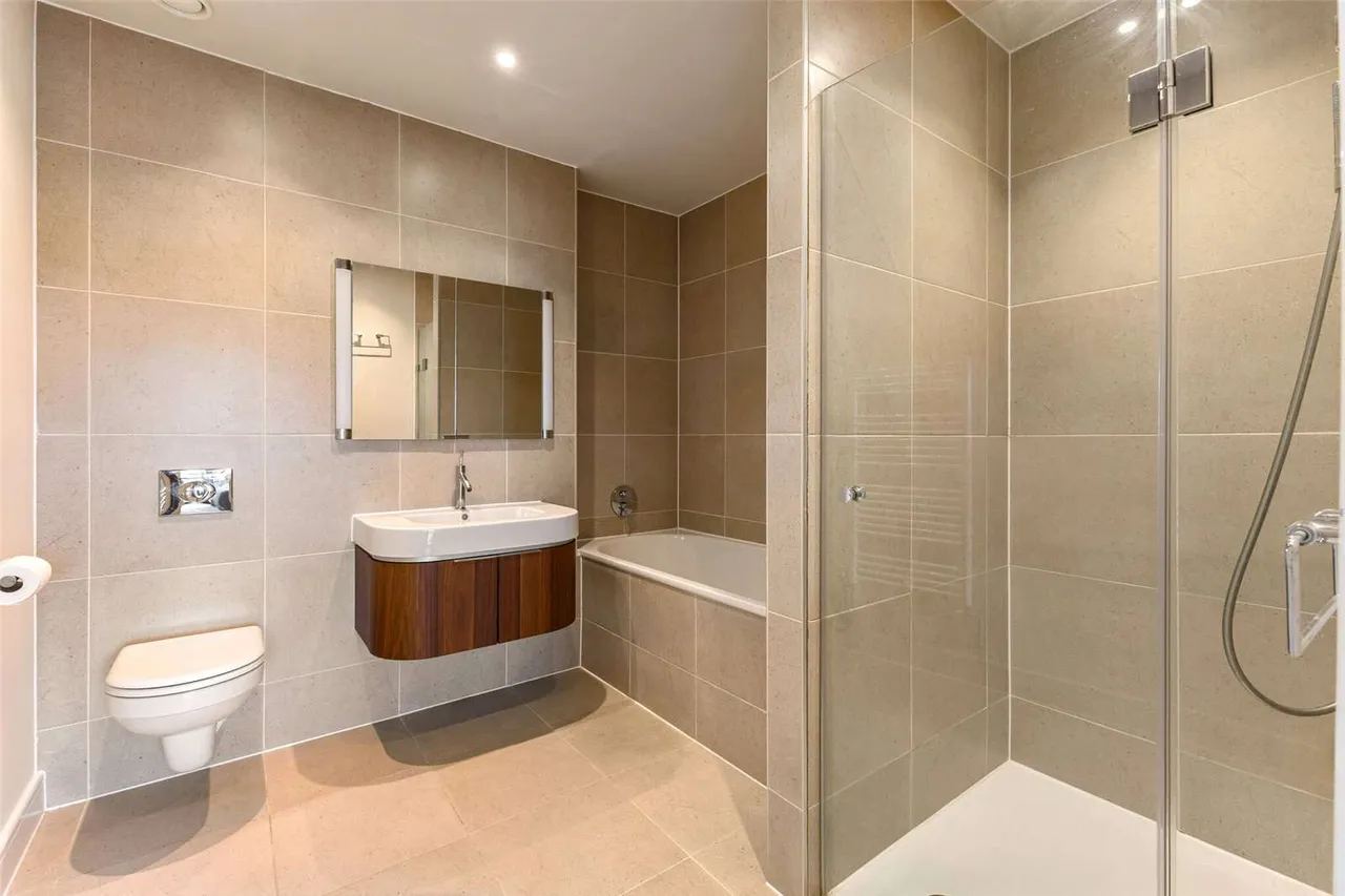 Cliveden Gages, Taplow, Maidenhead, Buckinghamshire, SL6 0GA, photo 7