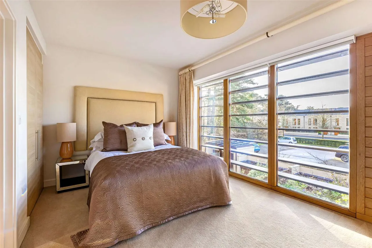 Cliveden Gages, Taplow, Maidenhead, Buckinghamshire, SL6 0GA, photo 8