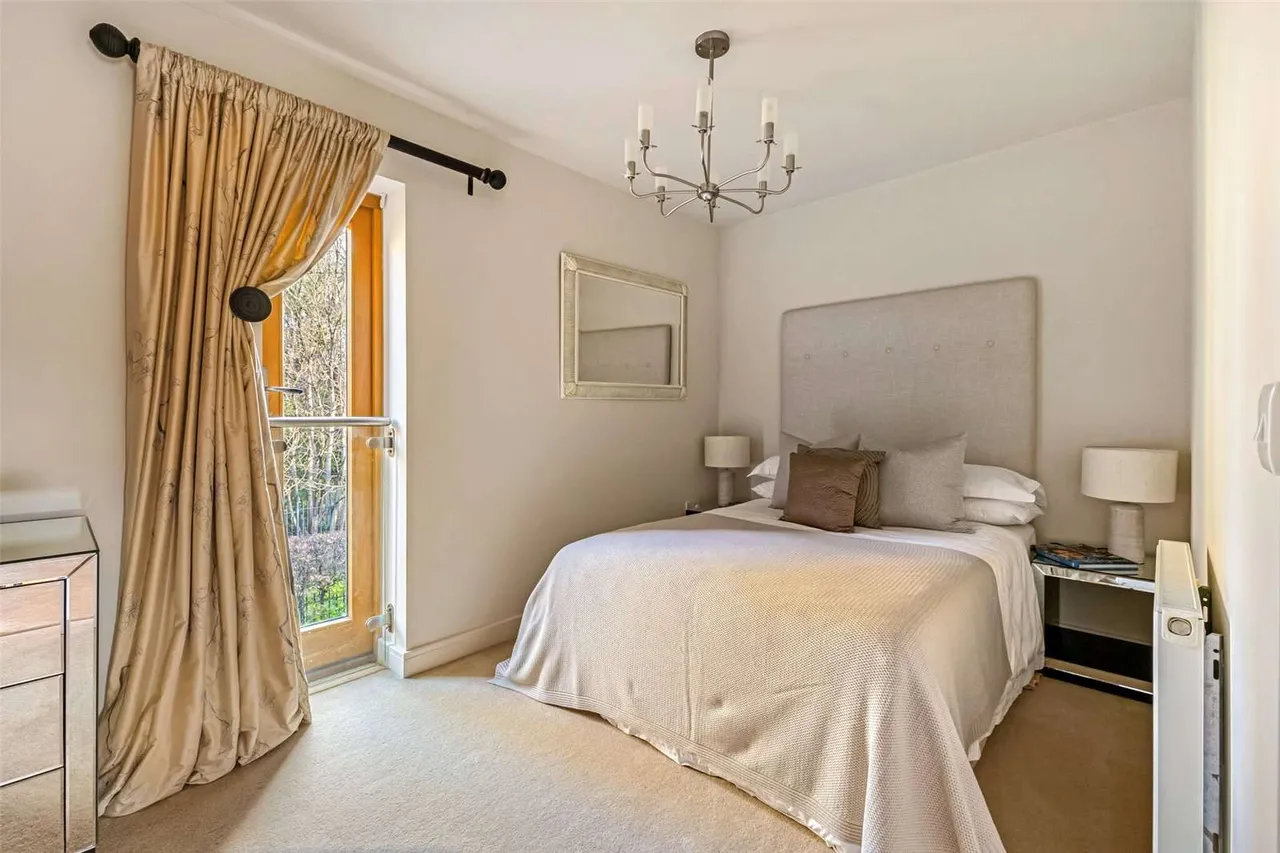 Cliveden Gages, Taplow, Maidenhead, Buckinghamshire, SL6 0GA, photo 6