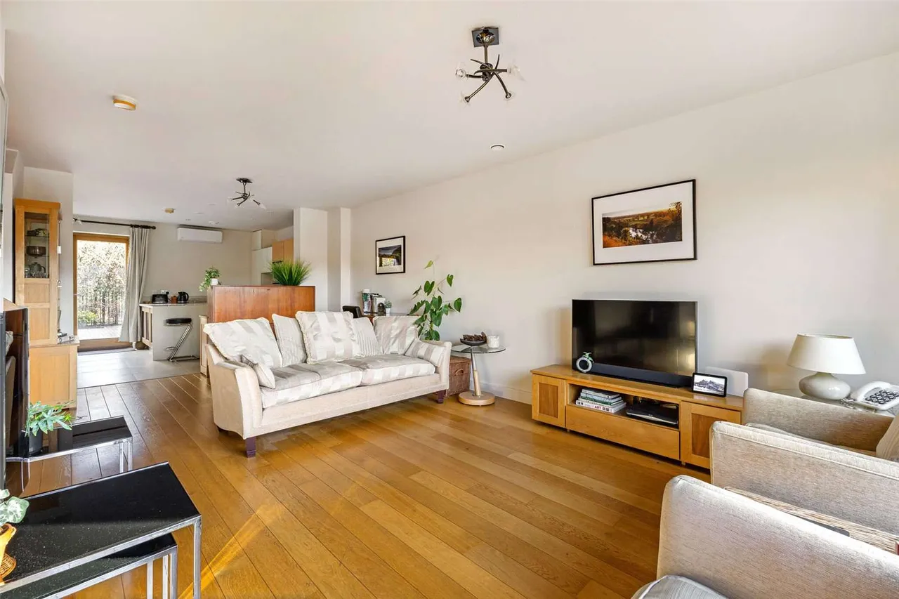 Cliveden Gages, Taplow, Maidenhead, Buckinghamshire, SL6 0GA, photo 5