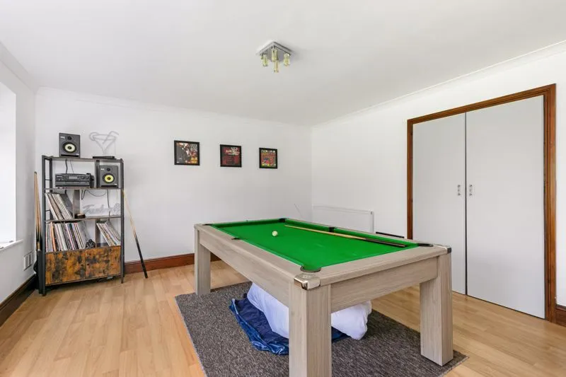 St. Georges Avenue, Weybridge KT13 0DW, photo 8